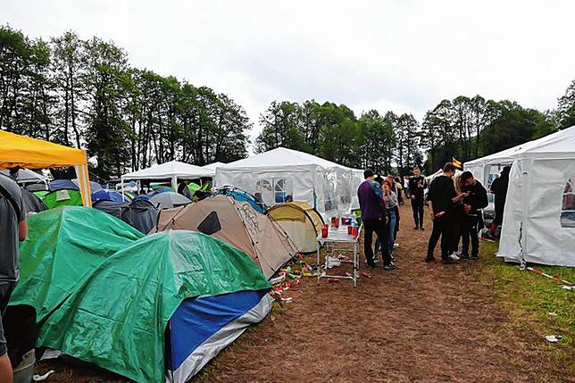 Hunderte Zelte boten den Festival-Besuchern Übernachtungsmöglichkeiten für das dreitägige Festival.