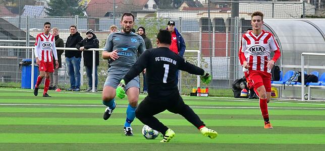 Bild 28: SV Jestetten besiegt den FC Tiengen 08 auf dem Kunstrasen in Erzingen mit 2:0 &ndash; und wir haben Bilder!