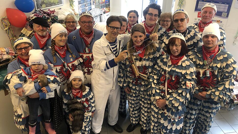 Bild : LIVE-BLOG zum Nachlesen &ndash; Bilder, Videos, Zünfte: So närrisch war die Fastnacht im SÜDKURIER-Stüble