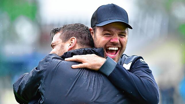 Jubel, Erleichterung und Riesenfreude bei Villingens Chefcoach Mario Klotz nach dem Gewinn des Oberliga-Titels.