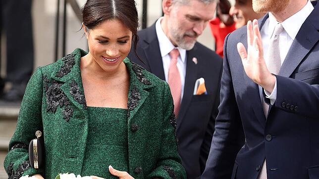 Inzwischen ist das Baby auf der Welt und es ist ein Junge: Die schwangere Herzogin Meghan und Prinz Harry im März 2019.