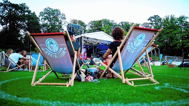 Ein Kreis für jede Besuchergruppe: Mit dieser Lösung lässt sich bei der Konstanzer Sommerwiese im Bodenseestadion der nötige Abstand ...