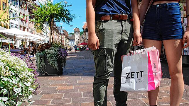 Wenn die Alarmstufe gilt, gilt beim Shoppen drei G, Ungeimpfte kommen dann nur noch mit Schnelltest in die Boutiquen. Hier ein ...
