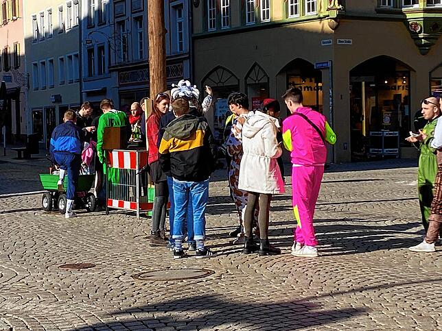 Bild 10: Fasnacht: Tausende Narren feiern den Schmotzigen in Villingen