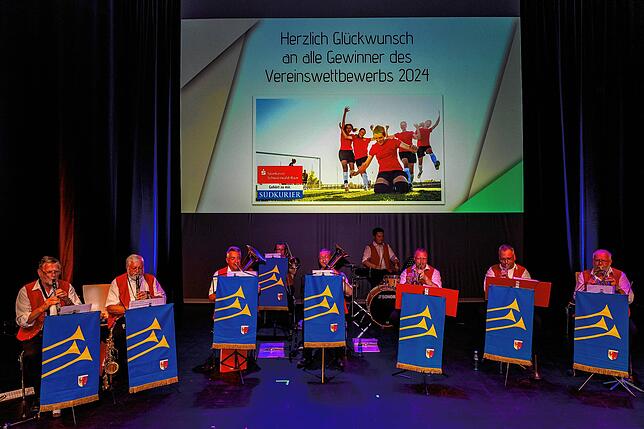 Eine Abordnung der Stadtharmonie Villingen schafft einen musikalischen Rahmen für die Veranstaltung.