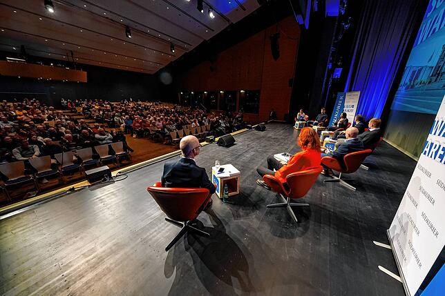 Mehr als 300 Zuhörer verfolgen die Podiumsdiskussion am 20. Januar in der Neuen Tonhalle in Villingen.