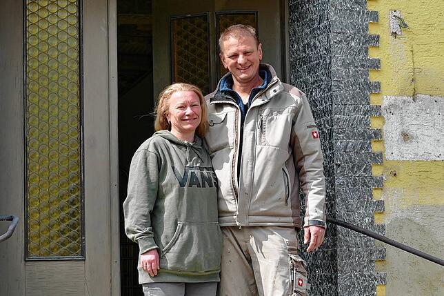 Olga und Edmund Martin haben den Hirschen gekauft und bauen ihn mit viel Eigenleistung um.