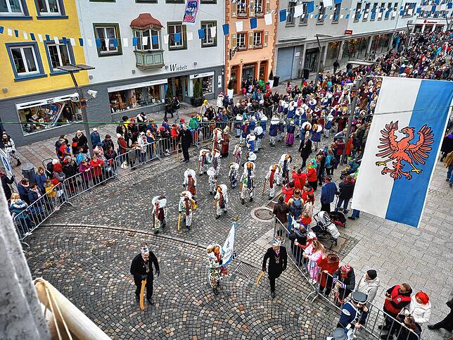 Bild 5: Fasnacht: Tausende Narren feiern den Schmotzigen in Villingen