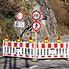 Verkehrszeichen weisen 2021 auf die Sperrung des Schlüchttals hin (Archivbild). Vom 20. bis 23. November wird die L157 für ...