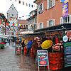 Der Wochenmarkt sorgt in der Marktstraße für mehr Flair – und bei den Einzelhändlern dort für mehr Besuch in ihren Läden.