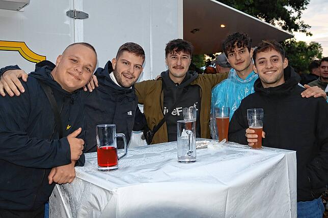 Max Löchle, Nils Bauer, Tristan Bonare, Luis Pfiz und Tim Stöcker (von links) sind jedes Jahr auf dem Schlossseefest.