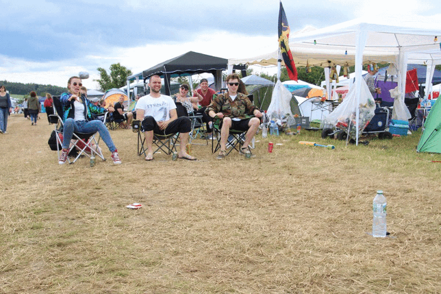 Bild 4: Von Bierpong spielen bis Musik machen: Wie sich Southside-Besucher die Zeit vertreiben, wenn sie sich gerade keine Bands anschauen &ndash; mit Videos und Bildern