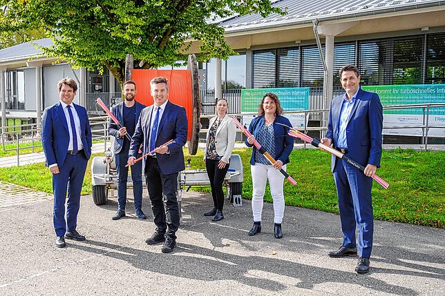 Freuen sich über den Startschuss für den Breitbandausbau in Ettenkirch (von links): Alexander-Florian Bürkle, Geschäftsführer Stadtwerk ...