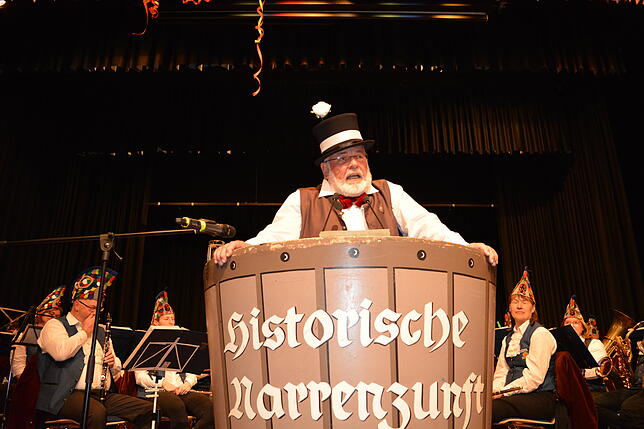 Bild 11: Dreckkübelgschwätz in Markdorf: Bilder der Akteure auf der Bühne