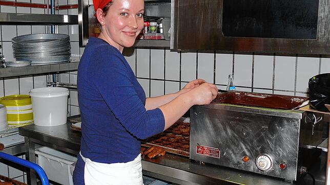 Nicole Tschinkel, Konditorin auf dem Fuchshof, stellt Florentiner her. Die Preissteigerungen spürt auch sie.