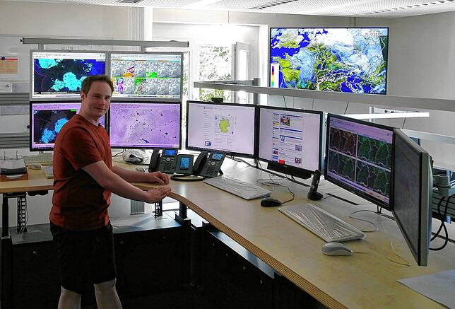 Kai-Uwe Nerding ist Meteorologe beim Deutschen Wetterdienst in Stuttgart und beobachtet das Wetter am Bodensee. Hier ist er bei der ...
