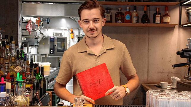 Alexander Schellhammer, der Inhaber des Gastronomiebetriebs Zwölfe in Singen, ist auch von der Erhöhung der Mehrwertsteuer betroffen.