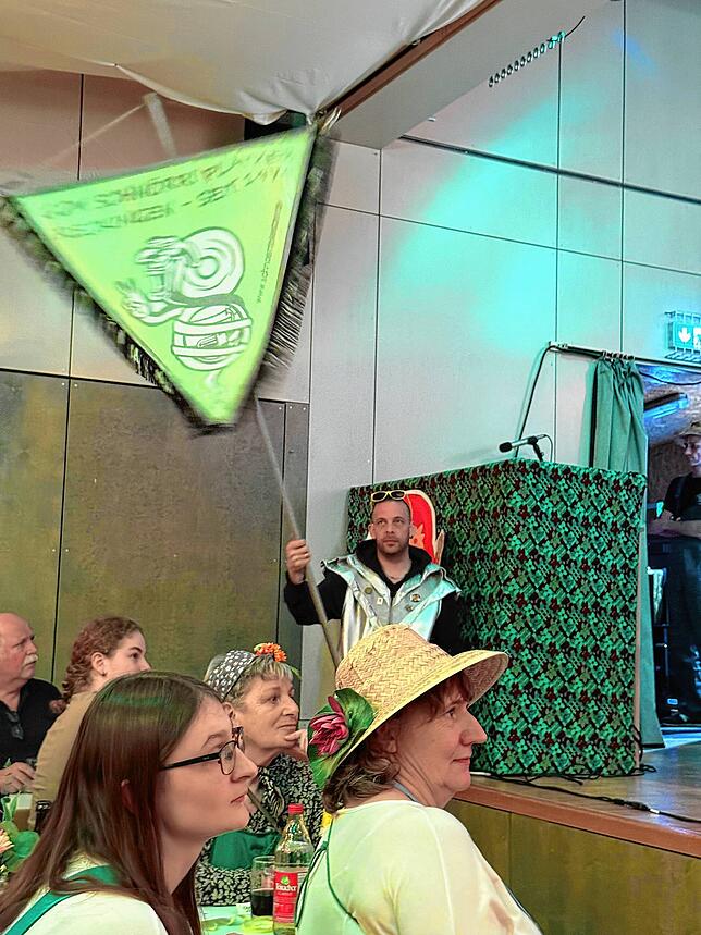 Bild 33: Bunte Fasnacht in Reckingen: Fasnachtsgärtner zeigen, wie man richtig feiert!