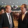 Bürgerempfang im Kursaal Überlingen: Oberbürgermeister Jan Zeitler (links) und Gastredner Professor Bernhard Pörksen.