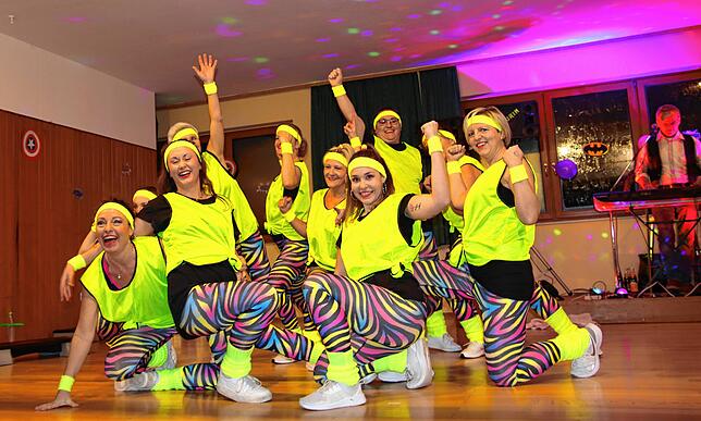 Es hat Tradition, dass die Nachbarinnen aus Großschönach einen Programmpunkt zum Weiberball beisteuern. Die Fitnessmädels zeigen einen ...