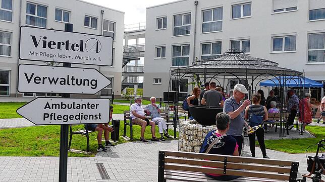Gut lesbare Schilder weisen den Besuchern den Weg zum Viertel 4. Die Einrichtung wurde vor neun Monaten eröffnet. Jetzt zieht der ...
