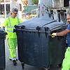 Die Behälter mit 1,1 Kubikmetern müssten zu zweit geladen werden.