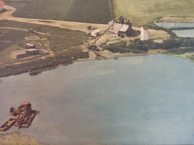 So sah der Kofenweiher als Baggersee vor über 60 Jahren aus. Von 1956 bis 1963 wurde hier unter der Regie von Horst Jäggle Kies ...