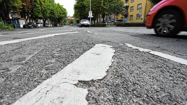 Am Zähringerplatz sind die Straßenschäden deutlich zu erkennen.