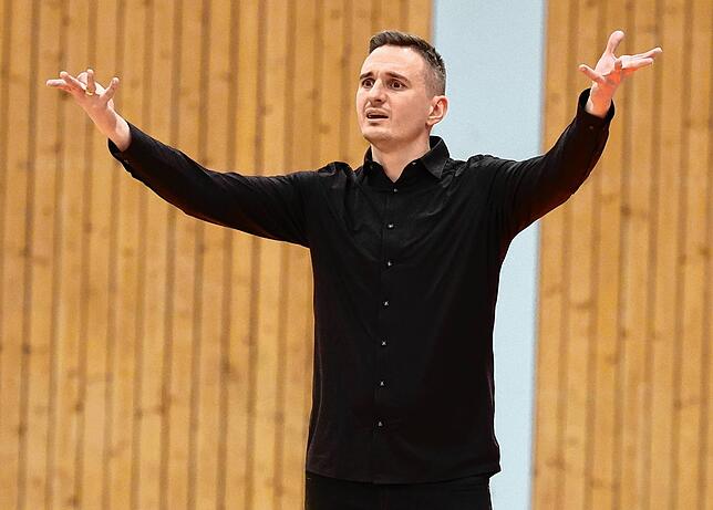 Schwenningens Trainer Pascal Heinrichs muss nun die Kaderplanung für die kommende Saison orchestrieren.