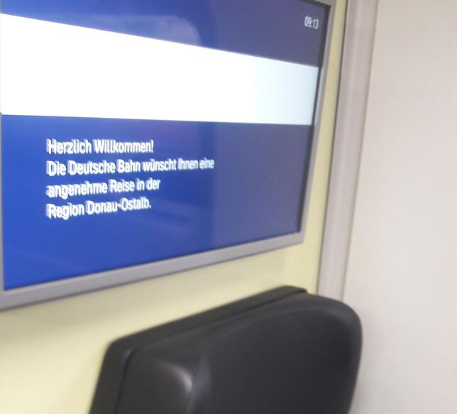 Im Regional-Express von Bad Säckingen nach Waldshut: "Herzlich willkommen! Die Deutsche Bahn wünscht Ihnen eine angenehme Reise in der ...