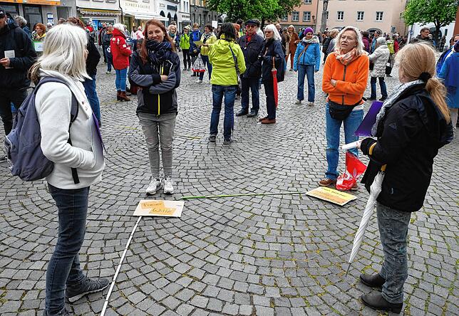 Manche Teilnehmerinnen nahmen es ganz genau mit dem Abstand.