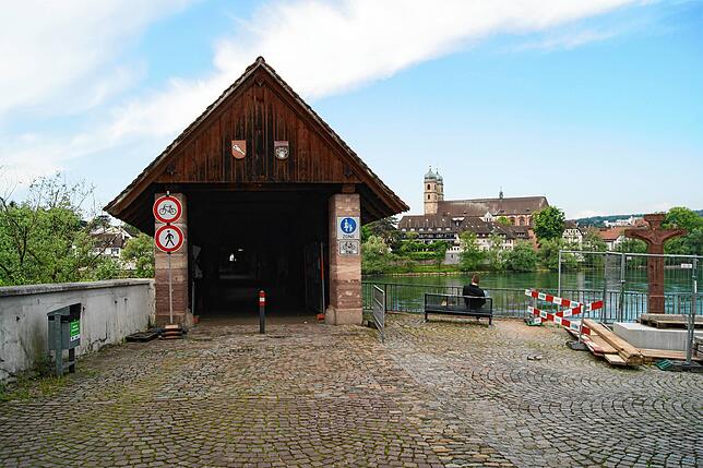 Auch der Eingang auf der Schweizer Seite ist frei. Genauso wie auf der Deutschen Seite waren die Absperrungen aber am Samstag lediglich ...