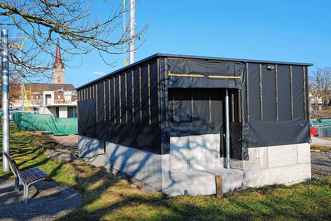 Der Pavillon des Biergartens soll bis zum April fertiggestellt werden, damit ein Teilbetrieb im Außenbereich stattfinden kann.