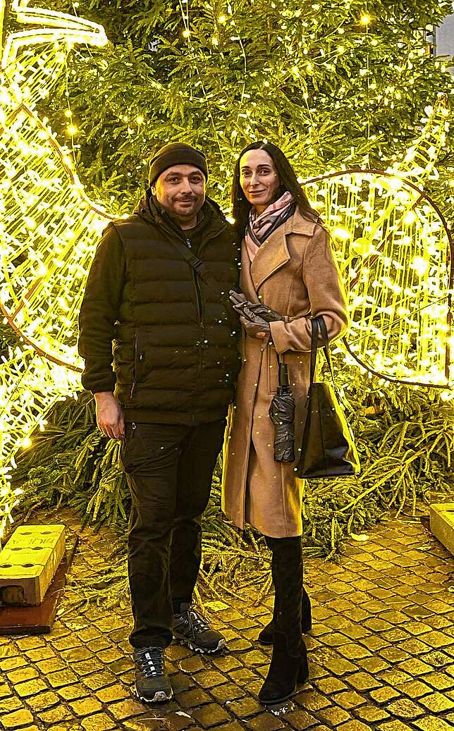 Alexej und Antonina Kardash auf einem Weihnachtsmarkt. Wegen des Krieges verzichtet sie auf das Feiern. Bilder: privat