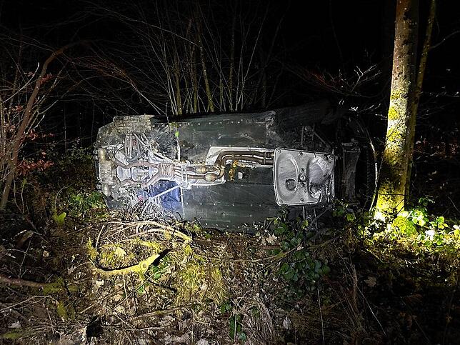 Bild 1: Blaulichtreport: Betrunkener Autofahrer, Kokain am Flughafen und brennende Autos