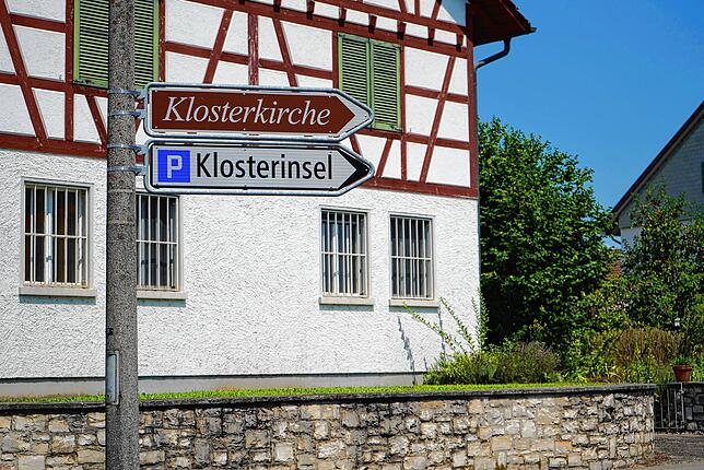 Rheinau, Kanton Zürich, Klosterinsel, Kloster, Hochrhein, Schweiz, große Klosterkirche, Fachwerk – aufgenommen im Juli 2024