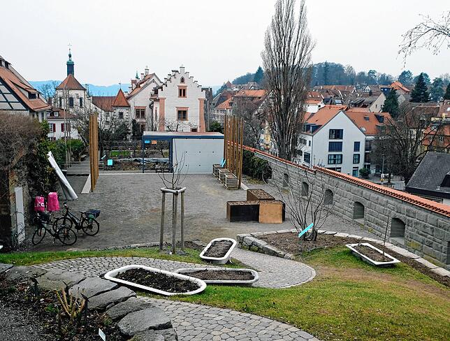 Schöne Ausblicke auf die Stadt bieten sich auch von den Rosenobelgärten. Die neuen Parzellen hier sollen Schulen, Kindergärten und ...