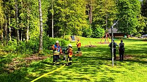 Die Feuerwehr Immendingen wird am Dienstag, 14. Mai, zu einem Flächenbrand bei der Grillhütte Bumbis gerufen.
