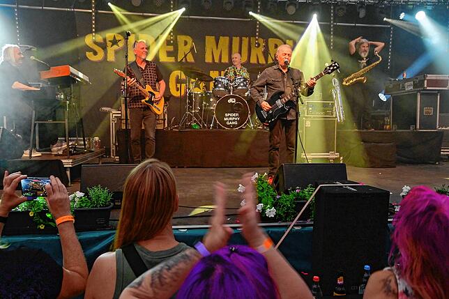 Bild 9: 1000 Besucher feiern mit der Spider Murphy Gang
