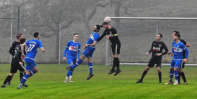 Bild 13: FC Erzingen beendet im Nebel den Siegeszug des SV Buch &ndash; und wir haben die Bilder!