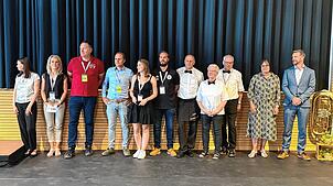 Bürgermeister Jürgen Wiener bedankte sich besonders beim Organisationskomitee (von links): Tanja Wütz, Birgit Zimmermann, Philipp Kech, ...