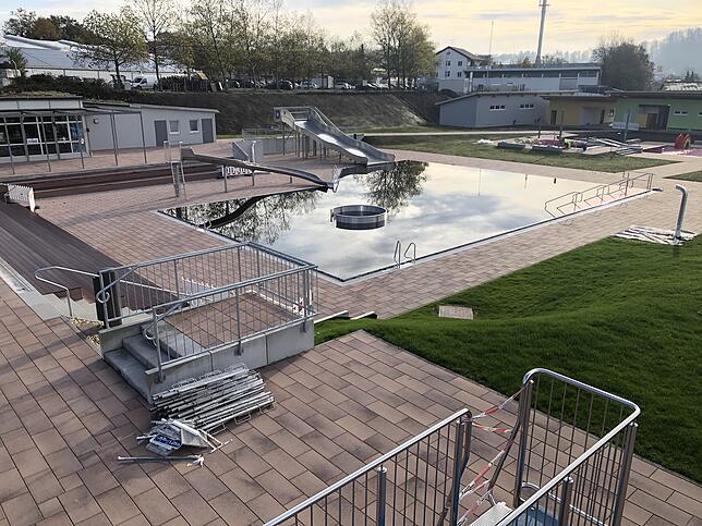 Bild 10: Wir nehmen Sie mit auf einen Rundgang über die Baustelle im Freibad Tiengen