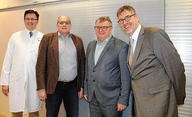 Medizinischer Direktor Professor Jochen Wöhrle, MCB-Geschäftsführer Franz Klöckner, Oberbürgermeister Andreas Brand und Medizinischer ...