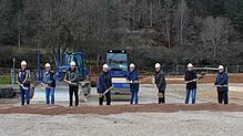 Den ersten Spatenstich für das neue Immendinger Feuerwehrhaus übernehmen am Freitag (von links): Michael Flöß und Bernhard Rosenberger ...