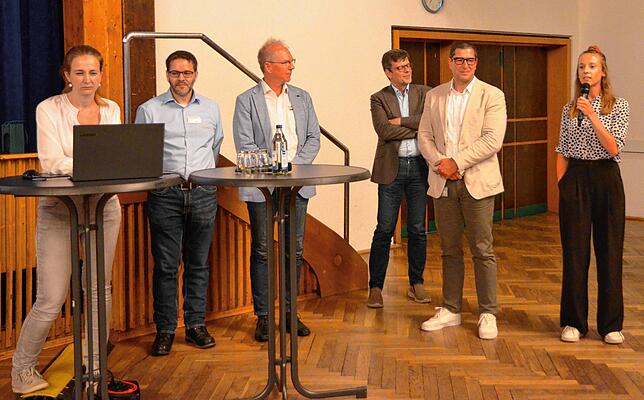 Markdorfs Klimamanagerin Eva Glöggler (von links), Michael Maucher, Boris Mahler, Georg Riedmann, Mark Kreuscher und Lucy Kraus ...
