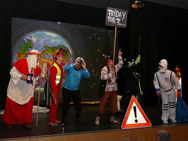 Bild 9: Bilder der Premiere zu den Narrenspielen des Rattlinger Narrenvereines Burg Rosenegg