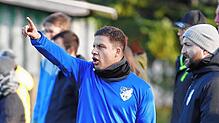 Sah beim 4:3-Sieg in Stockach eine bärenstarke Leistung seiner Mannschaft: FC Gutmadingens Trainer Steffen Breinlinger. Bild: Müller