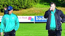 Große Sorgen: Der Umgang mit einem positiv auf Corona getesteten Spieler und drei Ungeimpften machen den Trainern Michael Schwald ...