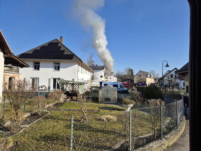 Die Rauchsäule war meterhoch zu sehen.