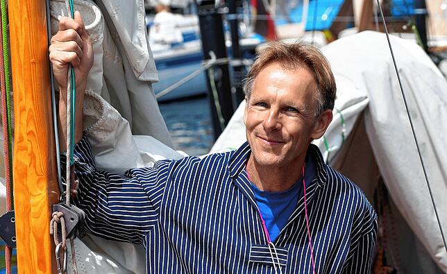 Wolfgang Tauschel auf seinem Boot.